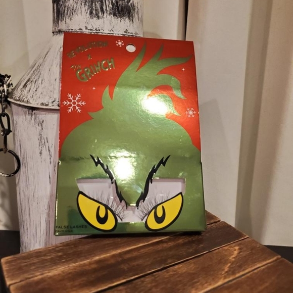 Revolution x The Grinch "Grinch Please" False Lashes - Picture 6 of 6